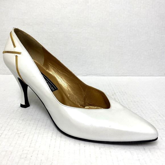 Stuart Weitzman Shoes - Stuart Weitzman White Pump Leather Gold Slim Heel Classic Vintage Almond Toe 10